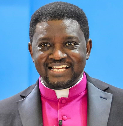 Archevèque Charles Agyinasare