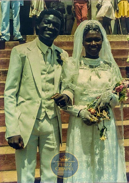 Charles Agyin Asare et sa femme Vivian Agyin Asare en 1985, le jour de leur marriage