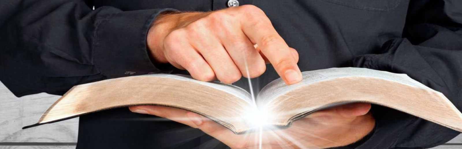 Dieu parle au travers de sa Parole. Benny Hinn Dieu parle au travers de sa Parole. Benny Hinn